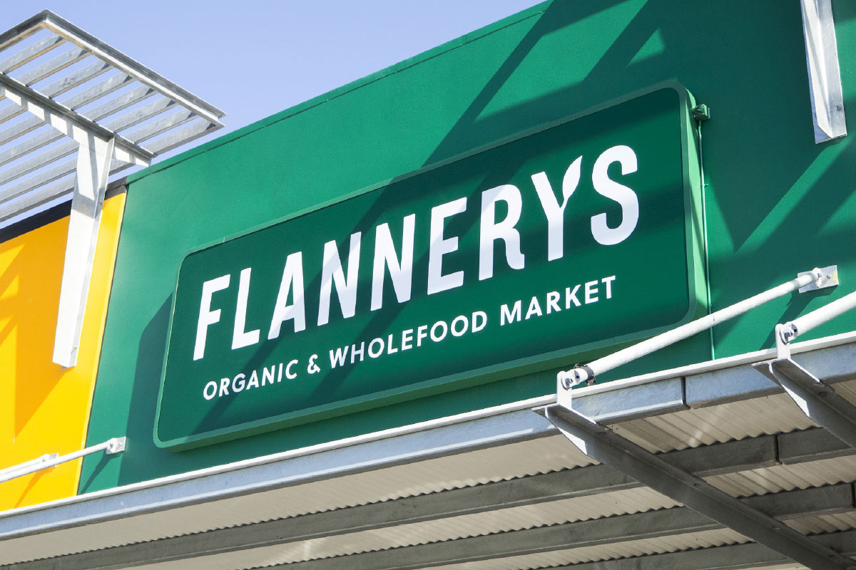 Flannerys_01_FaciaSign_FullWidth